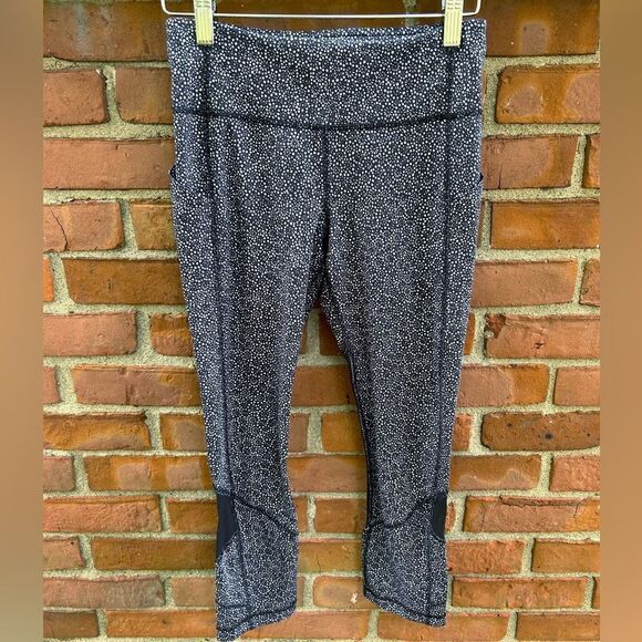 Lululemon Pace Rival Crop Legging in Freckle Flower Black White - Picture 2 of 10